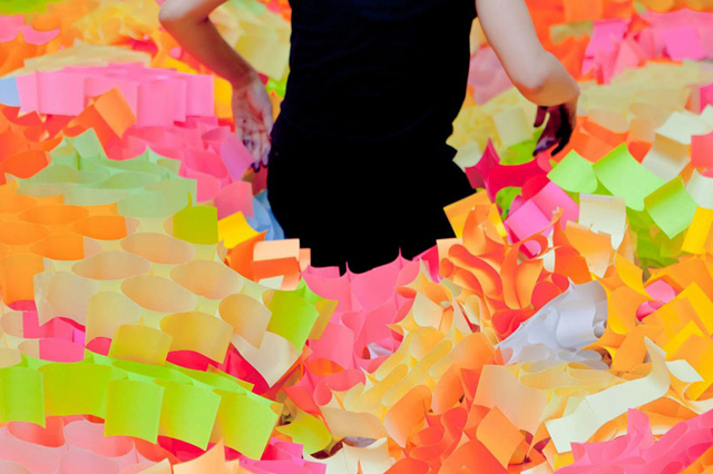 postit11 Installation Made from 30,000 Post-its