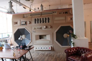 Bartek Elsner - Mini Ghettoblaster - Paper Sculpture - Construction