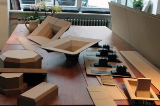 Bartek Elsner - Mini Ghettoblaster - Paper Sculpture - Construction